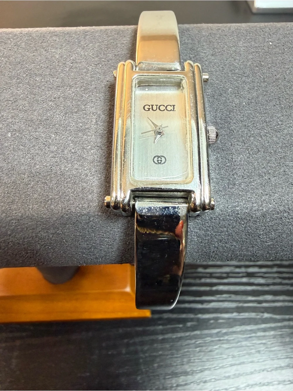 Vintage Gucci 1000.06 Silver Tone Bangle Watch Swiss Made Working New Battery